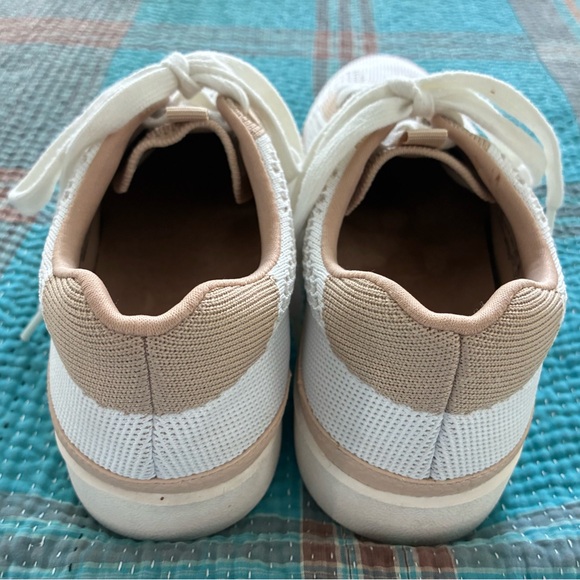 Vionic Women's Cream and Tan Sneakers - Picture 5 of 6